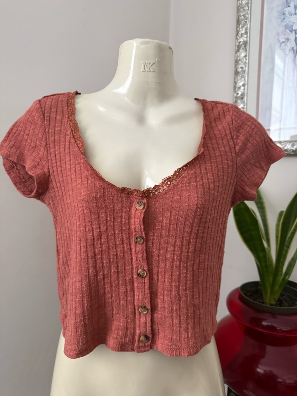 Eclipse Ribbed Button-Front Lace-Trim Crop Top - Rusty Rose